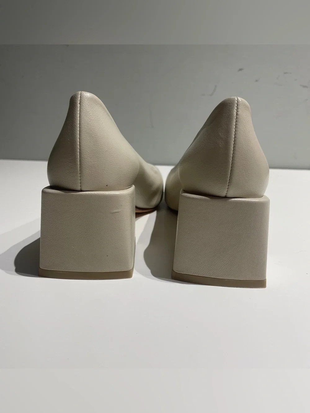 LoQ Classic Square-Toe Block Heel Pumps in Cream 5.5 - Picture 8 of 12
